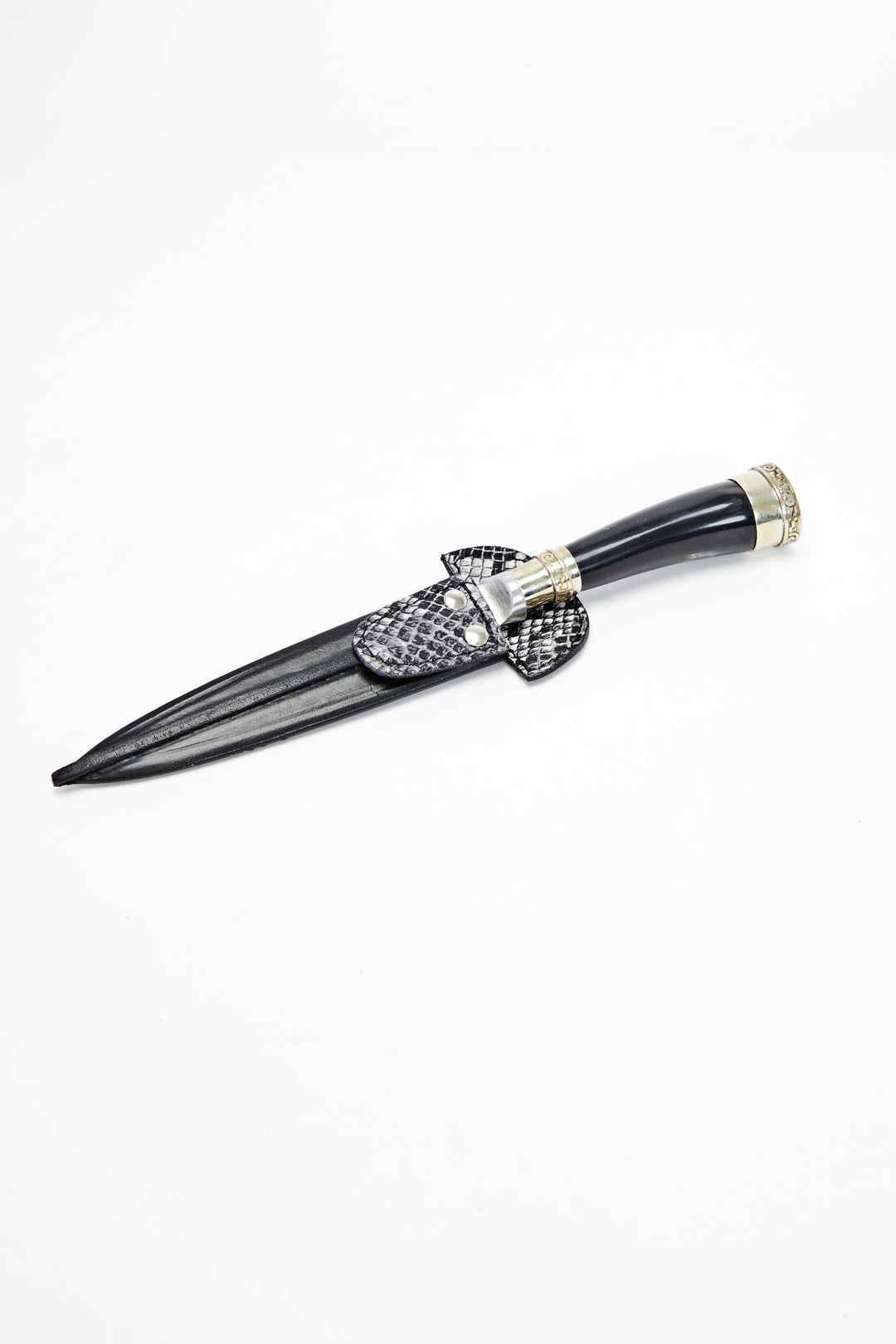 Tandil Asado Knife - Cow Horn & Nickel-Silver Handle with Snakeskin Sheath