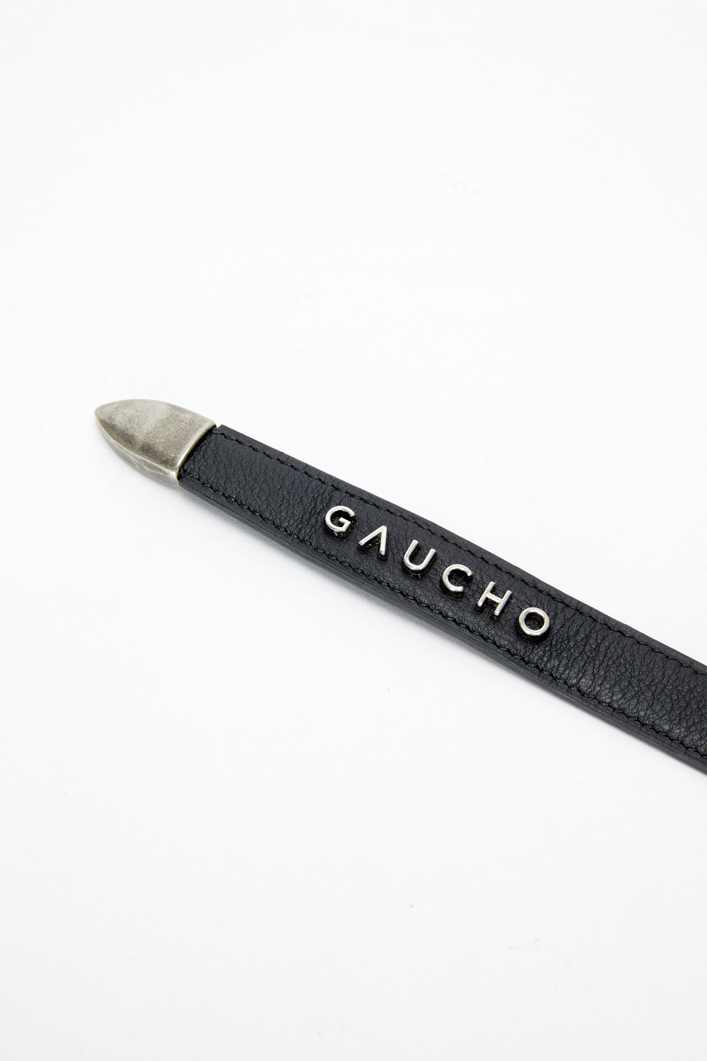 Black pen with silver cap on a white background, featuring the brand 'Gaucho'.