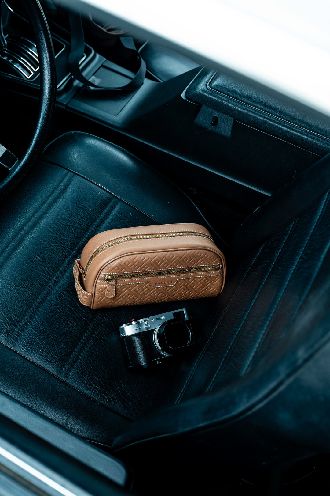 Travel Kit in Cognac