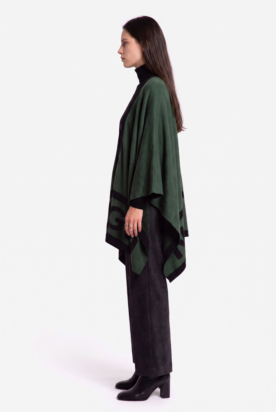 Gaucho Ruana in Green and Black