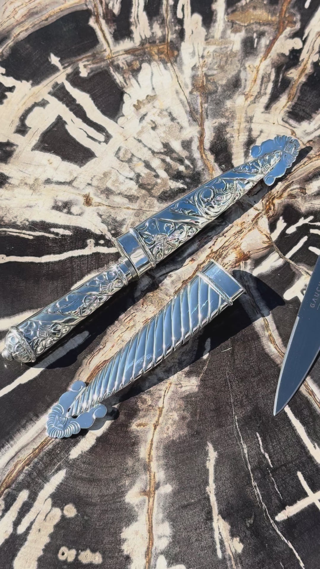 Luxury Tandil Knife with Spiraled Grip Silver